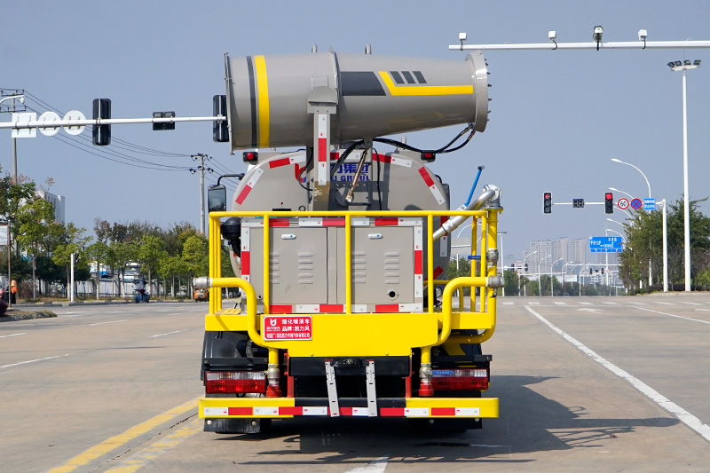 D6   5方洒水、雾炮車(chē)